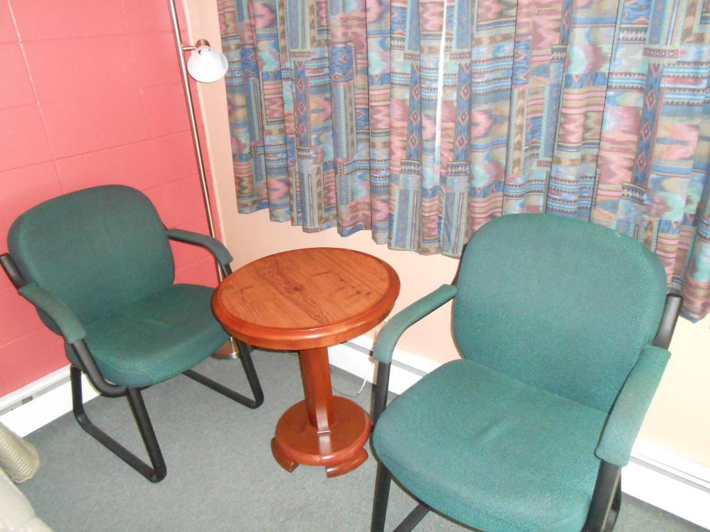 برث Aquarius Motel الغرفة الصورة
